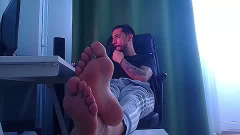 Snapshot of andrewbanner chatting on March 23, 6:50 am MasterRomania online show from March 23, 6:50 am