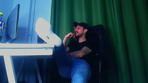 Snapshot of andrewbanner chatting on March 31, 6:14 am MasterRomania online show from March 31, 6:14 am