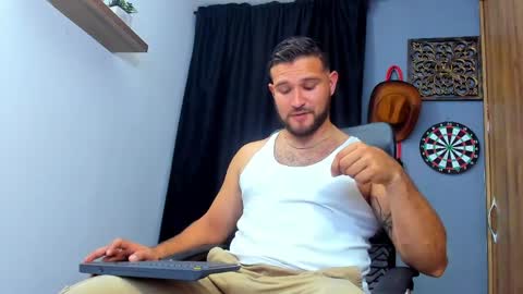 Snapshot of andrewdiaz_ chatting on April 7, 6:36 am Andrew Diaz online show from April 7, 6:36 am