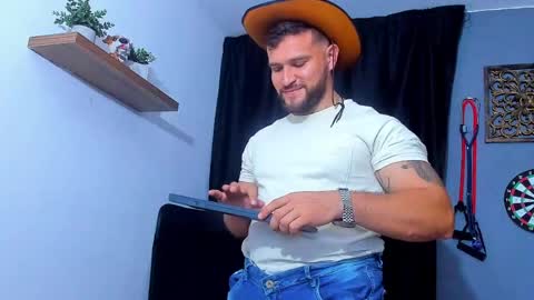 Snapshot of andrewdiaz_ chatting on April 22, 6:38 am Andrew Diaz online show from April 22, 6:38 am