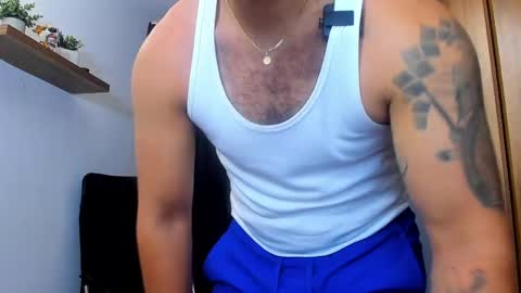 Snapshot of andrewdiaz_ chatting on May 11, 9:01 pm Andrew Diaz online show from May 11, 9:01 pm
