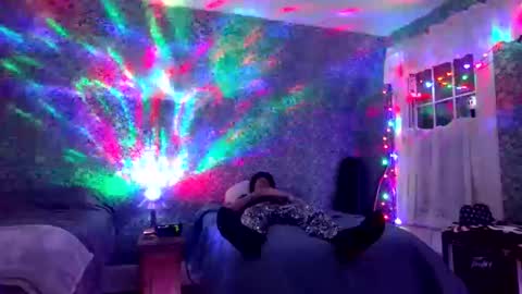 Snapshot of andrewgennie chatting on December 8, 11:19 pm andrewgennie online show from December 8, 11:19 pm