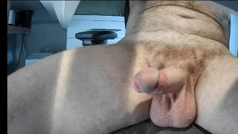 andrewkam1 online show from April 27, 9:46 pm