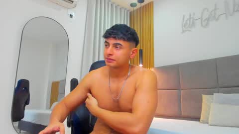 Snapshot of andrewlamar77 chatting on December 6, 7:12 pm Andrewlamar21 online show from December 6, 7:12 pm