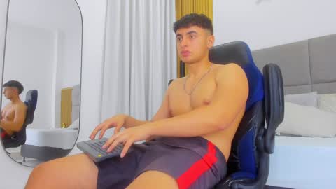 Snapshot of andrewlamar77 chatting on December 13, 6:38 pm Andrewlamar21 online show from December 13, 6:38 pm