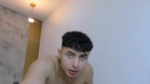 Snapshot of andrewlamar77 chatting on December 17, 2:00 pm Andrewlamar21 online show from December 17, 2:00 pm