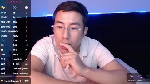 andrewmhilton_ online show from December 26, 2:55 am