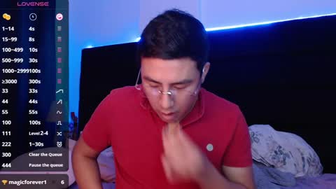 andrewmhilton_ online show from December 31, 2:40 am