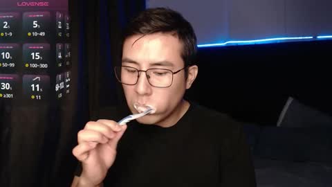 andrewmhilton_ online show from November 27, 5:20 am