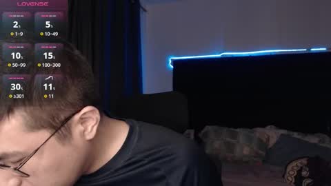 andrewmhilton_ online show from December 17, 4:18 am