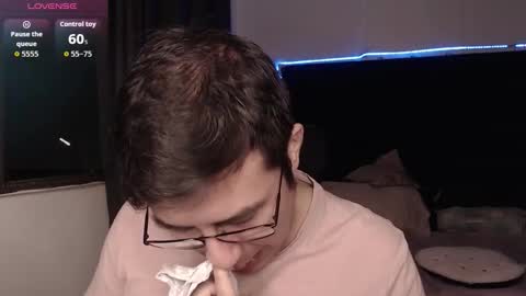 andrewmhilton_ online show from January 8, 1:52 am