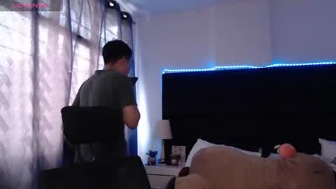 andrewmhilton_ online show from June 16, 6:43 pm