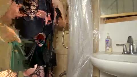 Snapshot of andrewo4277 chatting on February 7, 10:20 pm andrewo4277 online show from February 7, 10:20 pm