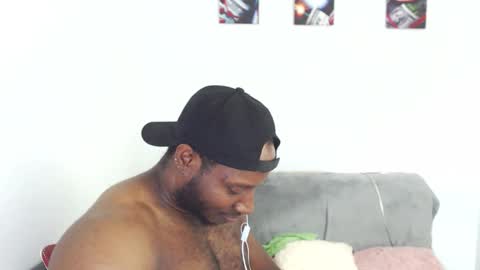 Snapshot of andrewoconnor__ chatting on December 4, 3:21 pm Andrew Oconnor online show from December 4, 3:21 pm