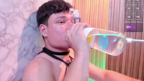 Snapshot of andrewpeach chatting on September 25, 10:35 pm Andrew online show from September 25, 10:35 pm