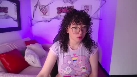 androm3da_ online show from October 30, 7:25 pm