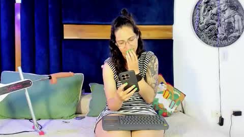 Snapshot of andromedajade_ chatting on March 31, 5:19 am andromedajade_ online show from March 31, 5:19 am