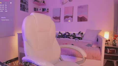 Snapshot of andromeedaa_ chatting on April 11, 3:49 pm Victoria Senz online show from April 11, 3:49 pm