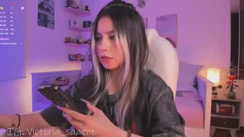 Snapshot of andromeedaa_ chatting on May 2, 3:50 pm Victoria Senz online show from May 2, 3:50 pm
