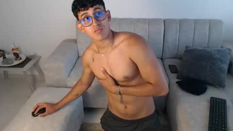 Snapshot of androx_boy chatting on October 28, 9:06 pm Androx boy online show from October 28, 9:06 pm