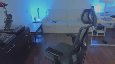 Andrew online show from November 29, 7:44 am