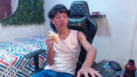 Snapshot of andy_dan1 chatting on December 4, 3:21 pm andy_dan1 online show from December 4, 3:21 pm