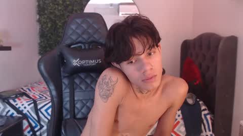 Snapshot of andy_dan1 chatting on December 18, 2:06 pm andy_dan1 online show from December 18, 2:06 pm