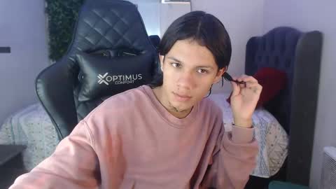 Snapshot of andy_dan1 chatting on January 6, 1:30 pm andy_dan1 online show from January 6, 1:30 pm