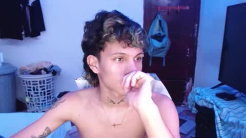 andy_dan1 online show from May 4, 5:58 am