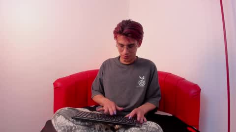 andy_dluxe online show from May 11, 12:00 pm