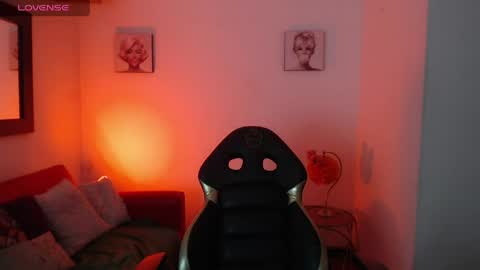 andy_eagleton_20 online show from May 6, 3:13 am