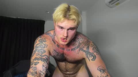 Snapshot of andy_hunk chatting on December 24, 1:59 am Andrew online show from December 24, 1:59 am