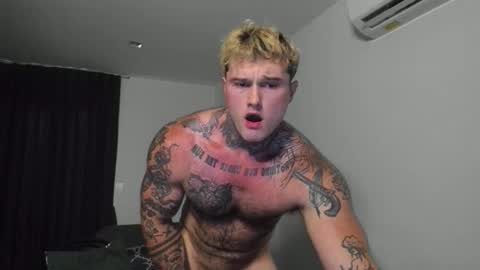 Snapshot of andy_hunk chatting on April 10, 1:00 am Andrew online show from April 10, 1:00 am