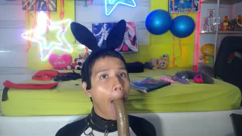 Snapshot of andy_staar18 chatting on March 27, 10:09 pm andy online show from March 27, 10:09 pm