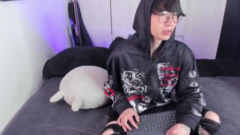 Snapshot of andy_twiink chatting on December 24, 2:33 pm twx Andy twink3 online show from December 24, 2:33 pm