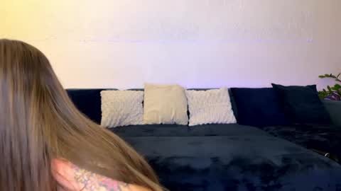 Snapshot of andy_velvet chatting on May 23, 10:14 pm andy_velvet online show from May 23, 10:14 pm