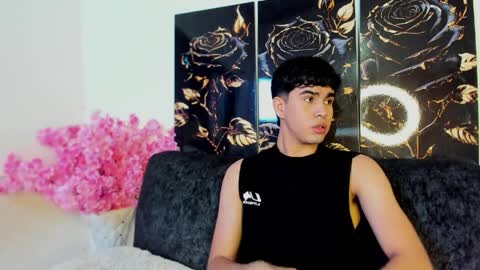 Snapshot of andy_wood1 chatting on April 6, 1:01 pm andy_wood1 online show from April 6, 1:01 pm