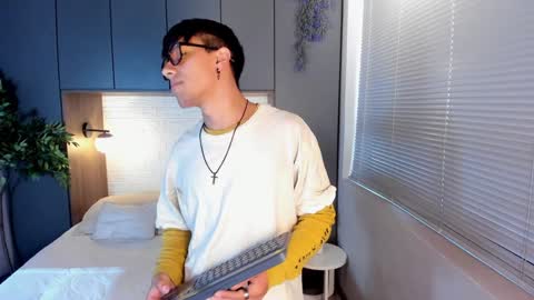 Snapshot of andyjoy_ chatting on December 17, 12:00 pm Andy Joy online show from December 17, 12:00 pm