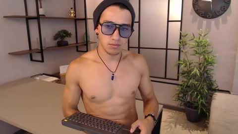 Snapshot of andyjoy_ chatting on December 18, 6:14 pm Andy Joy online show from December 18, 6:14 pm