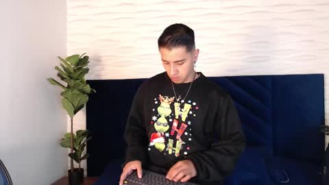 Snapshot of andyjoy_ chatting on December 22, 11:33 am Andy Joy online show from December 22, 11:33 am
