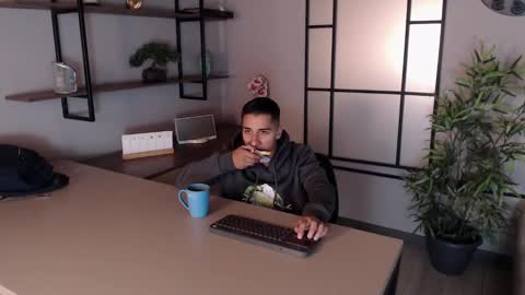 Snapshot of andyjoy_ chatting on January 31, 10:42 am Andy Joy online show from January 31, 10:42 am