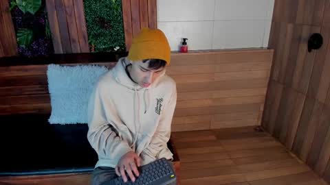 Snapshot of andyjoy_ chatting on March 6, 11:03 am Andy Joy online show from March 6, 11:03 am