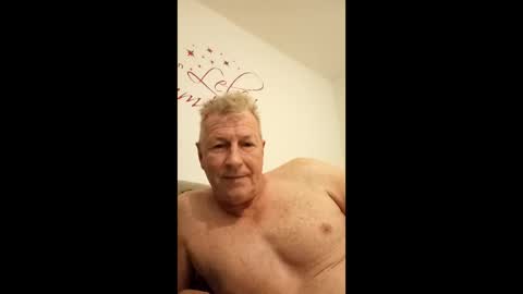 andyk1704 online show from December 17, 5:35 am