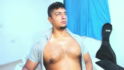 Snapshot of andylemonda chatting on September 25, 2:04 am andylemonda online show from September 25, 2:04 am