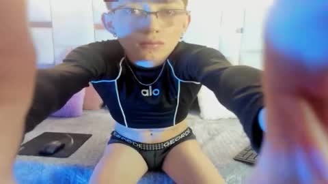 andymiller96 online show from September 18, 11:12 am