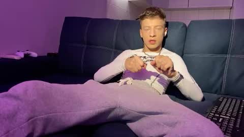 AndyTwinkkk online show from November 17, 1:50 pm