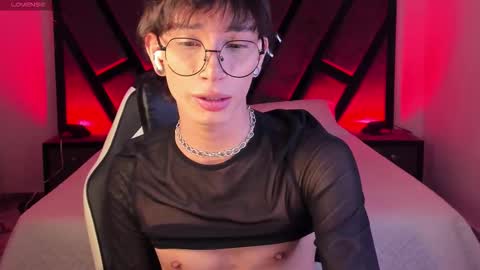 Snapshot of andywiills chatting on February 17, 10:05 pm Andy online show from February 17, 10:05 pm