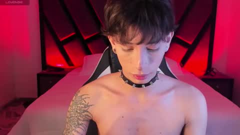 Snapshot of andywiills chatting on February 25, 10:52 pm Andy online show from February 25, 10:52 pm