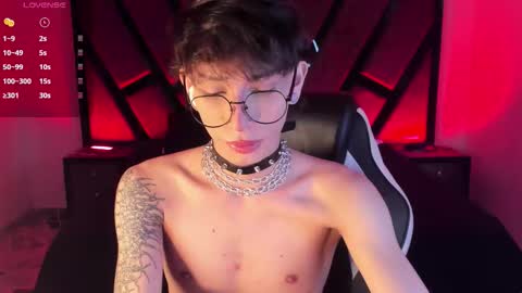 Snapshot of andywiills chatting on March 3, 9:21 pm Andy online show from March 3, 9:21 pm