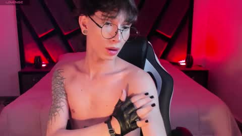 Snapshot of andywiills chatting on March 10, 11:21 pm Andy online show from March 10, 11:21 pm